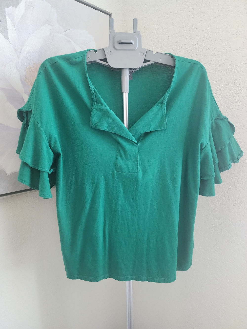 Women's Emerald Green Ruffle Sleeve V-Neck Tee Sz M